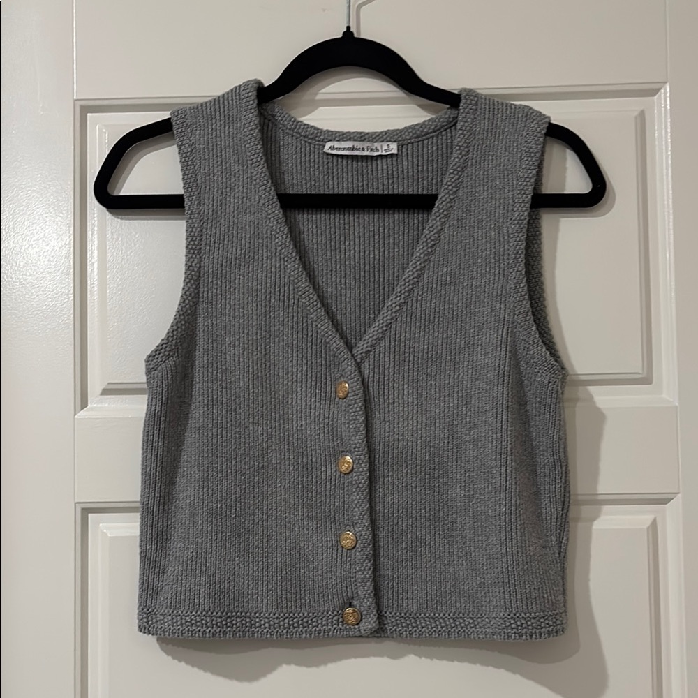Abercrombie & Fitch Mara Button Up Heather Gray Ribbed Sweater Vest